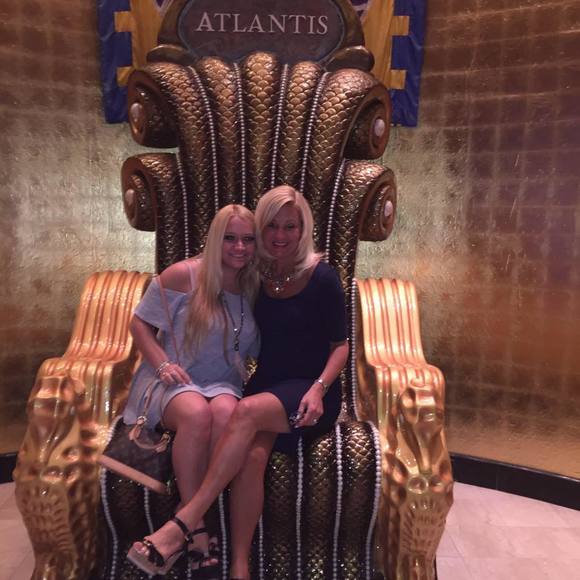 Meet your Posher, Debra - Picture 1 of 1